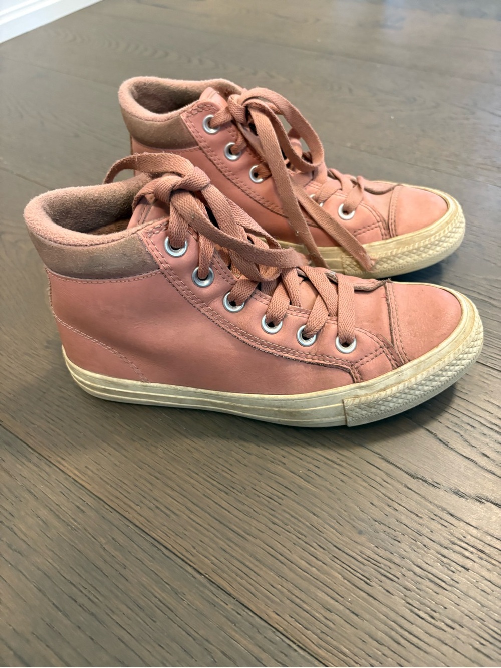 Converse girls pink high cut runners sz 3 VGUC